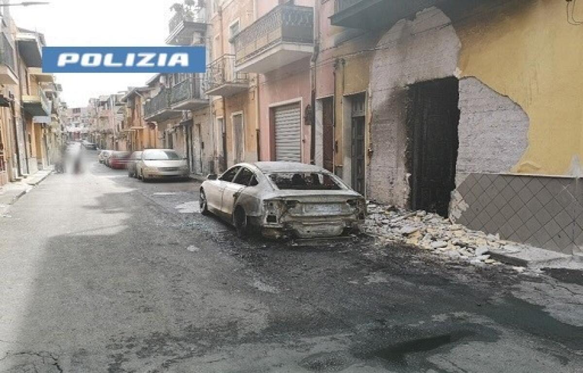 Incendio doloso a Catania | La Polizia sorprende un giovane in fuga e svela una vendetta personale! - 