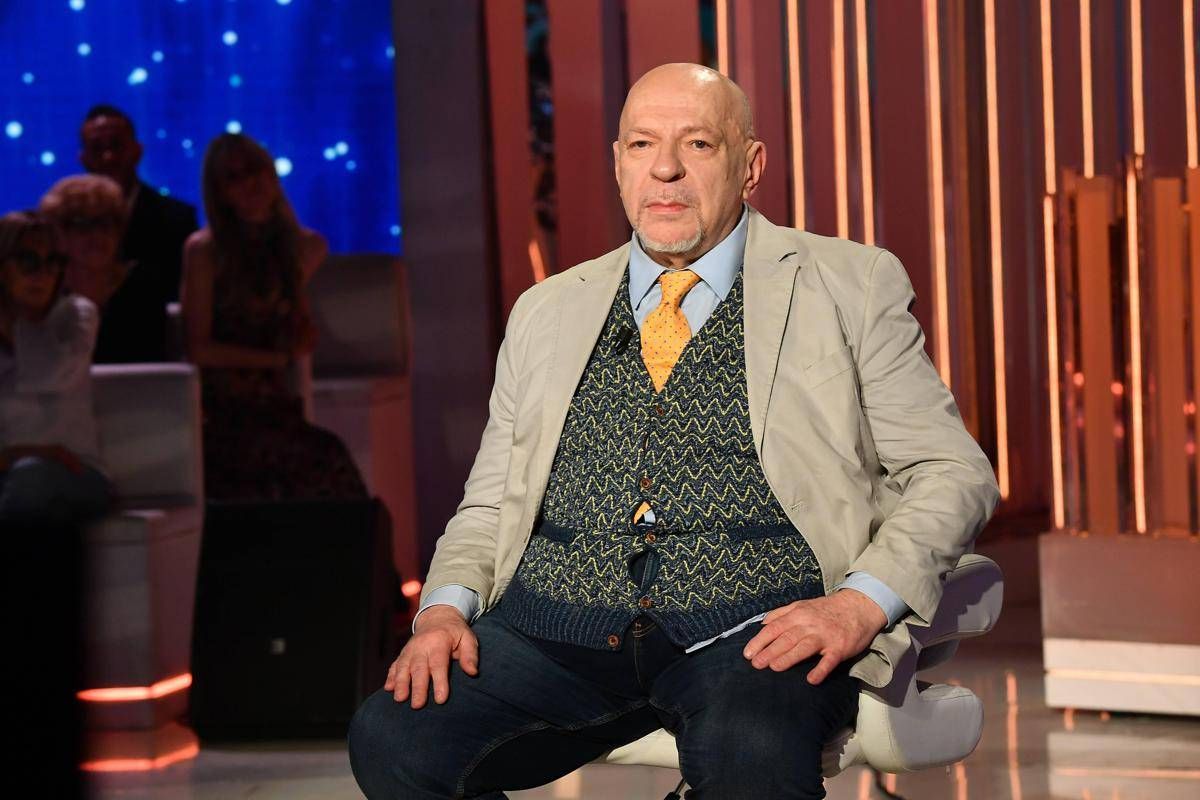 Mauro Coruzzi in ospedale, come sta Platinette: intervento per prevenire l'ictus - 