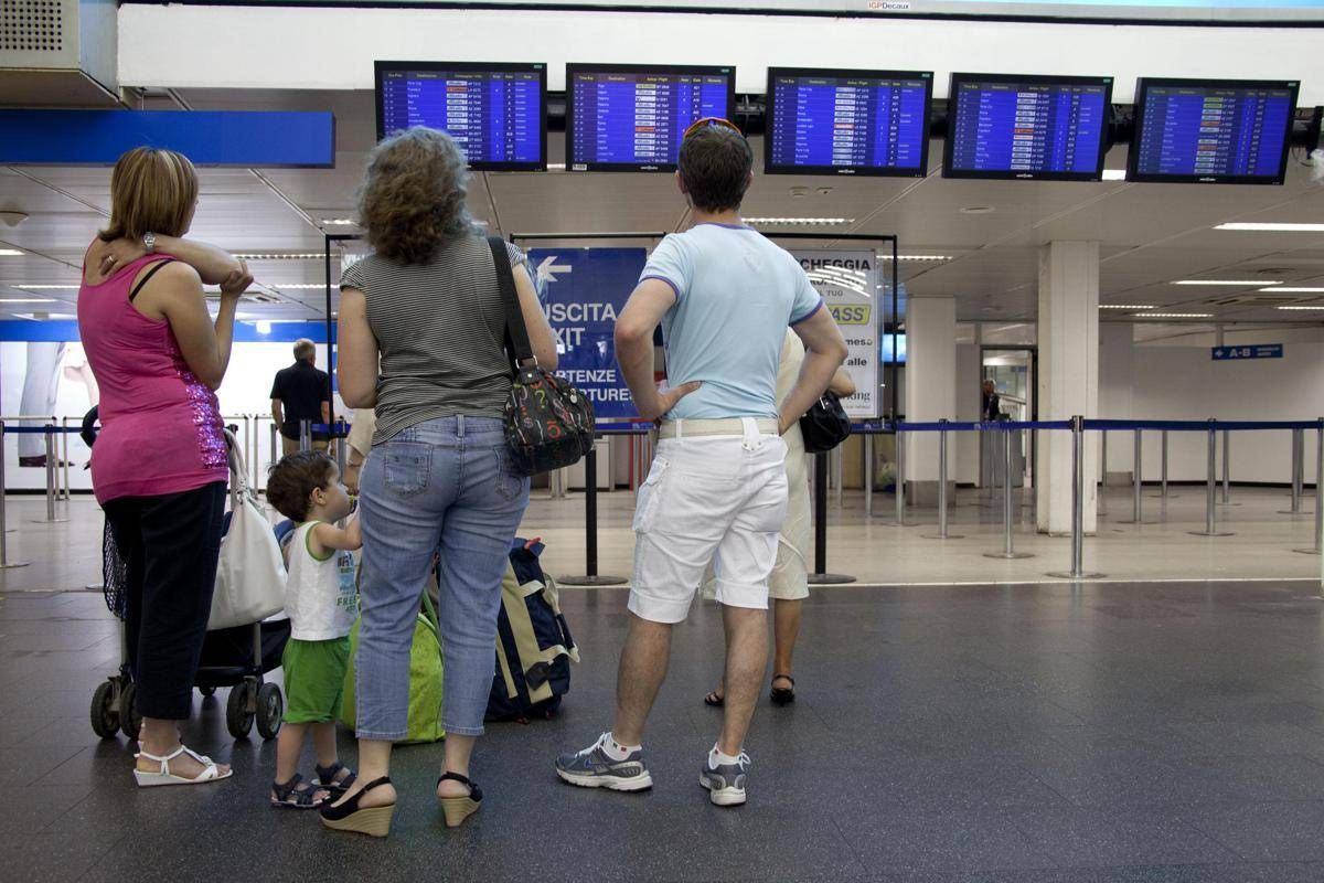 Sabato nero per il trasporto aereo, oggi 4 ore di sciopero - 