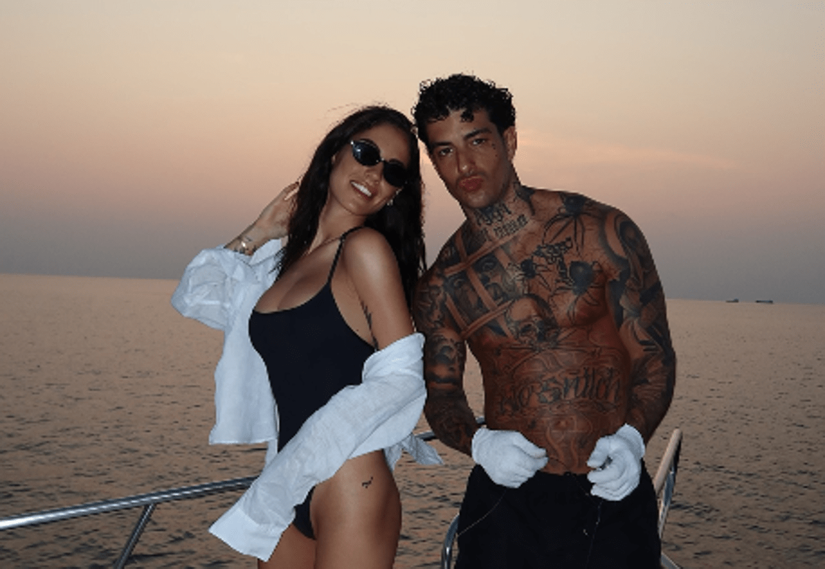 Giulia De Lellis e Tony Effe in vacanza, ma separati. Lei: "Fa bene alla relazione" -