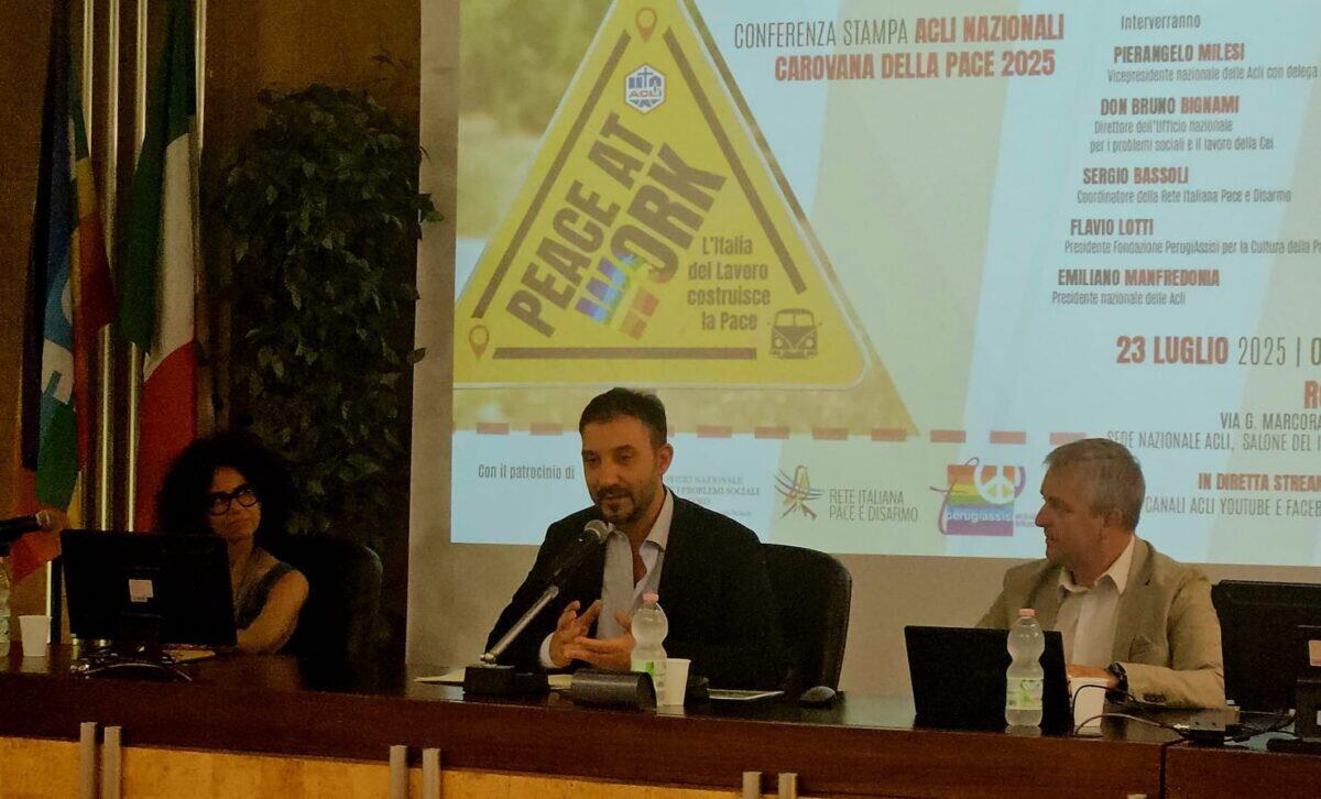 Una carovana di pace attraversa l'Italia | Perché il lavoro non può essere un'arma! -