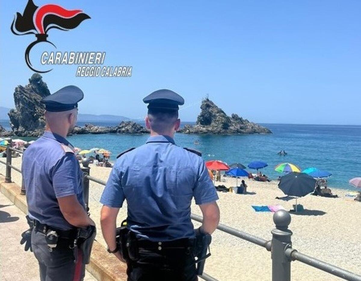 Due carabinieri salvano bambine in mare | Ma quanto è pericoloso il nostro amato mare? - 
