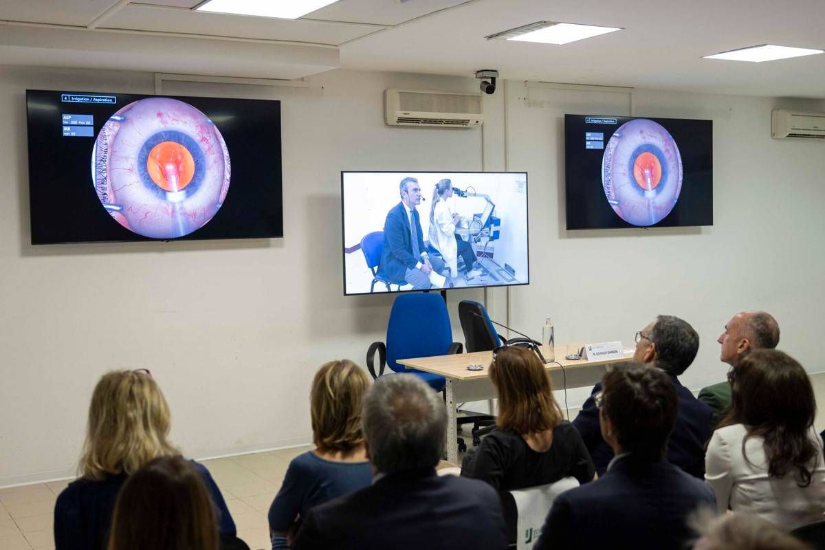 Chirurgia della cataratta, a Tor Vergata formazione con simulatore innovativo Eyesi -