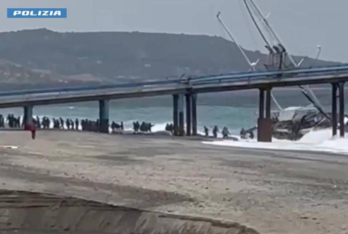 Traffico di migranti dalla Turchia a Reggio Calabria, fermata rete: 25 arresti -