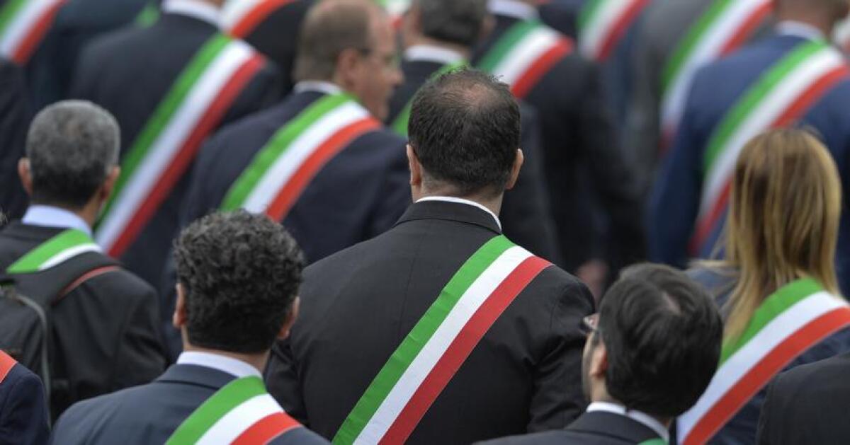 Marche e Friuli-Venezia Giulia al top | I sindaci più amati d'Italia sorprendono tutti! - 