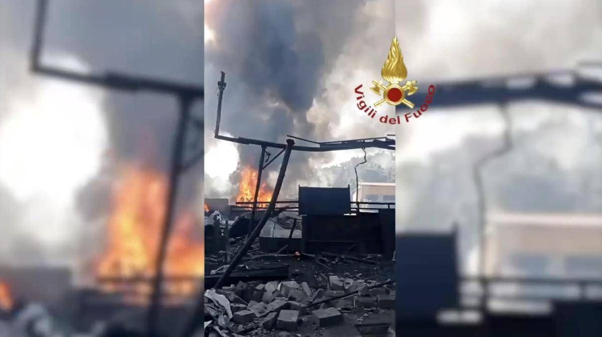 "L'esplosione e l'auto in fiamme, così abbiamo salvato un uomo": l'intervento dei carabinieri a Roma -