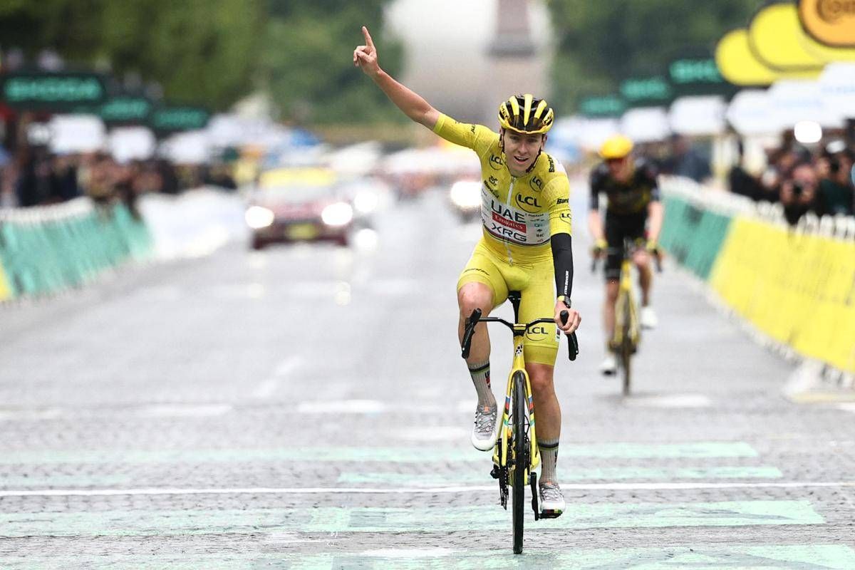Tour de France, Pogacar trionfa ma Van Aert gli toglie ultima tappa -