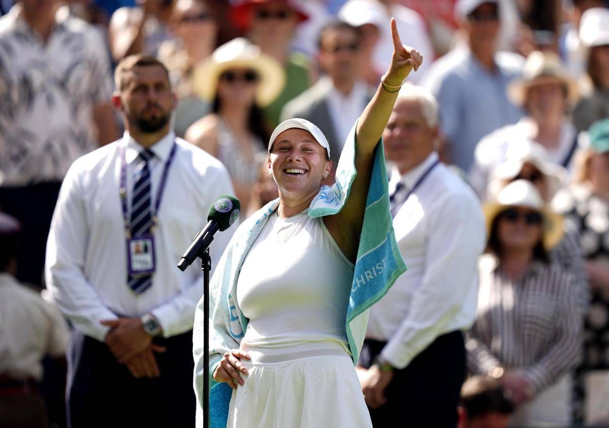 Wimbledon, Sabalenka crolla in semifinale: per il titolo giocherà Anisimova -