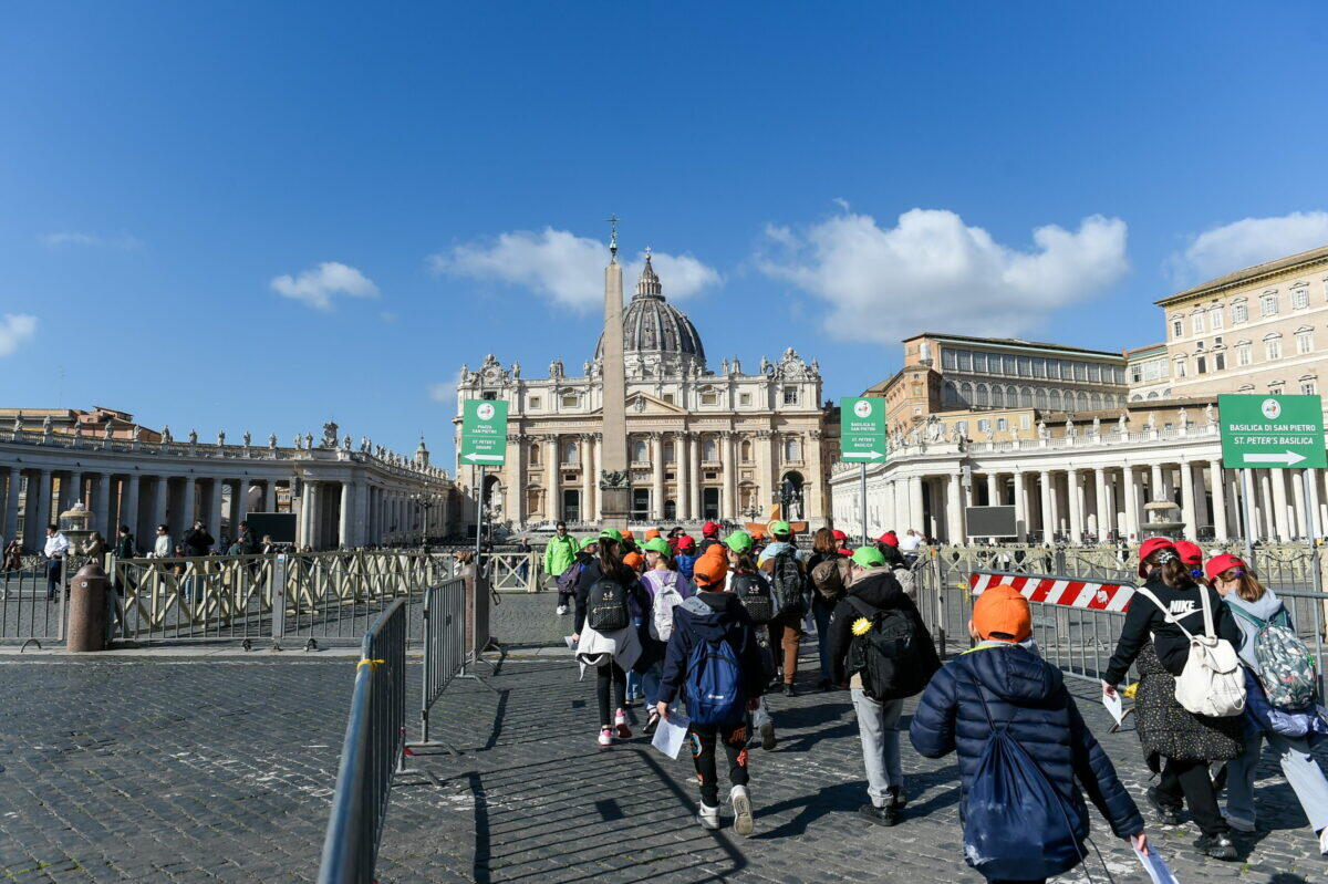 Mezzo Milione di Giovani in arrivo a Roma | La Grande Speranza di Pace che Sorprende il Mondo -