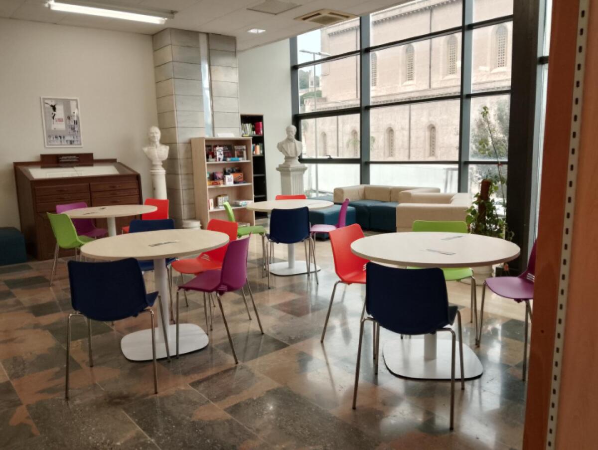 Biblioteca del Comune di Messina chiusa per misteriosi "adempimenti interni" | Scopri cosa si nasconde dietro questa pausa! -