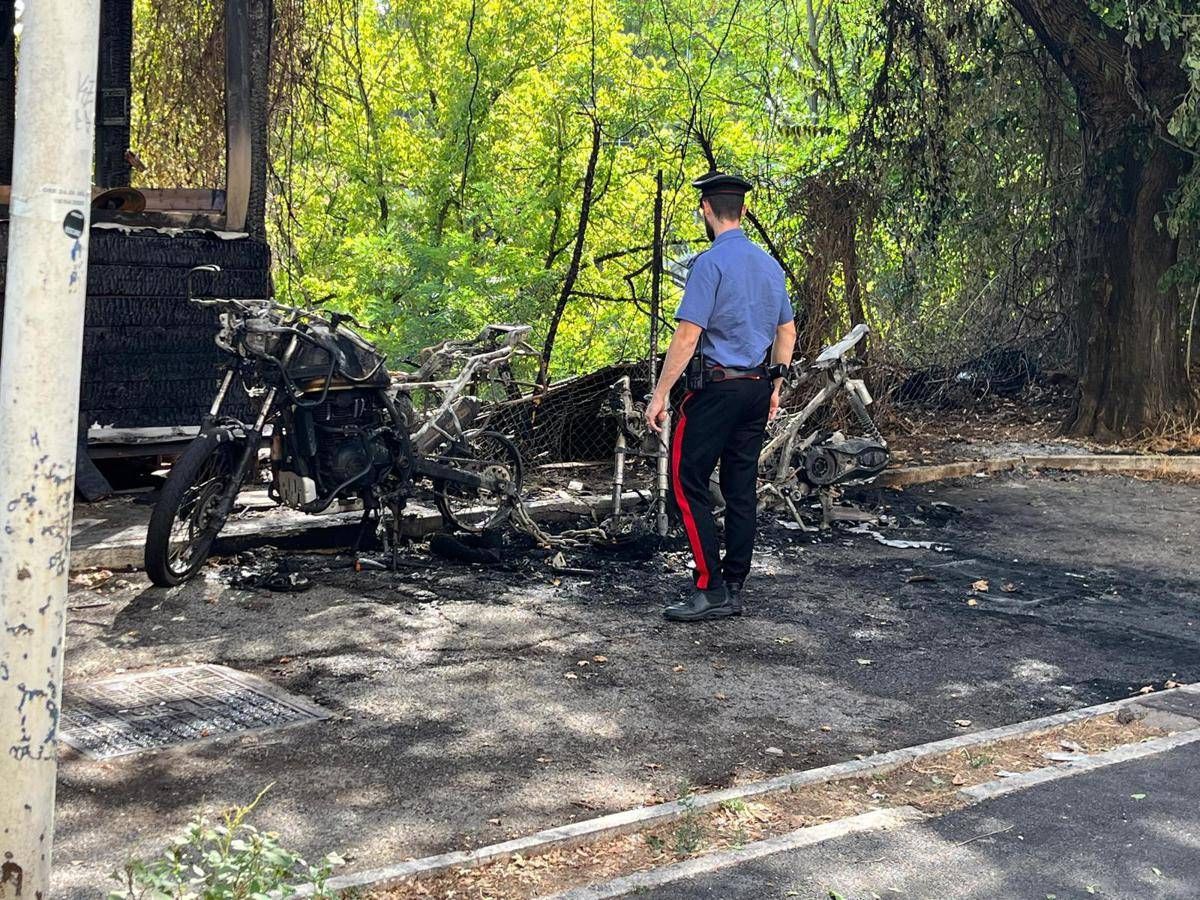 Roma, a fuoco un altro chiosco: bruciato lo 'Sponda Montesacro' - 