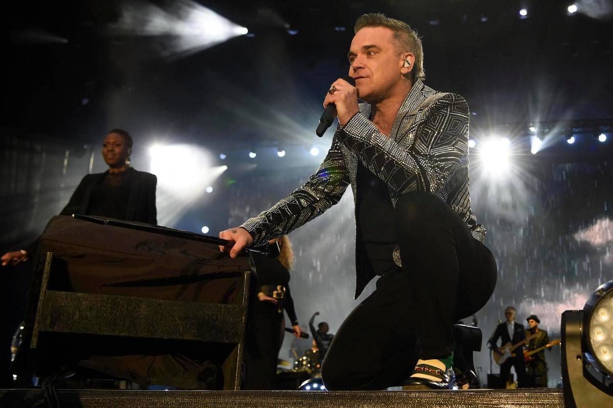 Robbie Williams e lo sfogo sulla malattia dei genitori: "Non sono pronto per questo" - 