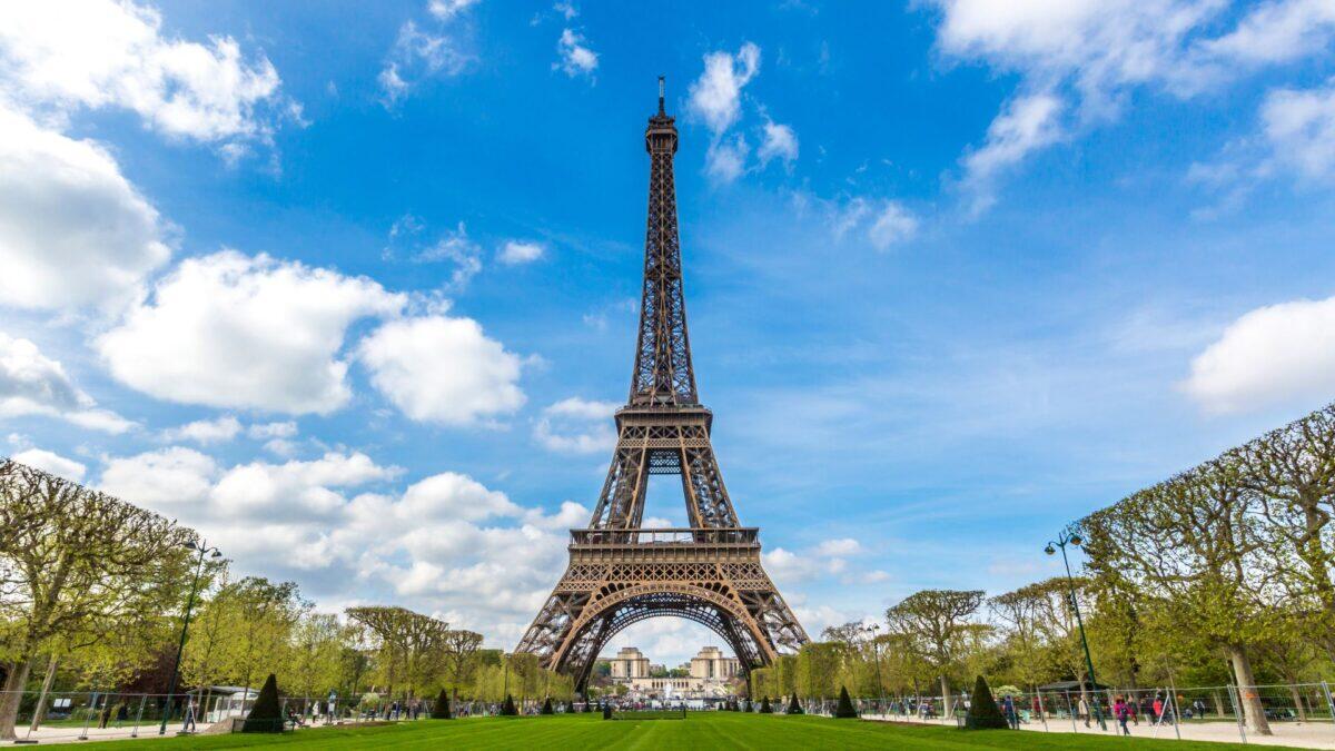Caldo Record in Europa | La Torre Eiffel chiude, le vite in gioco! - 
