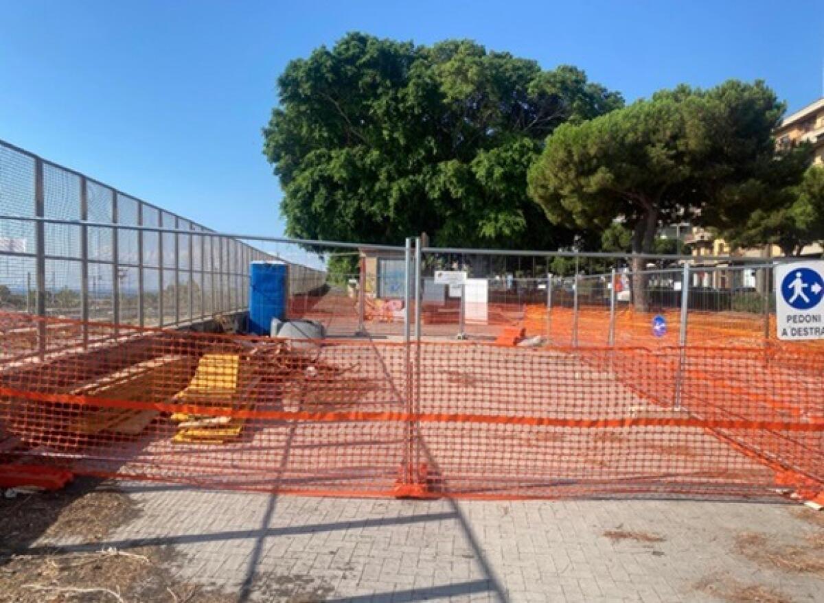 Inizia la rivoluzione della mobilitĂ ! | Il Comune di Catania abbraccia il futuro con una pista ciclopedonale inaspettata! -