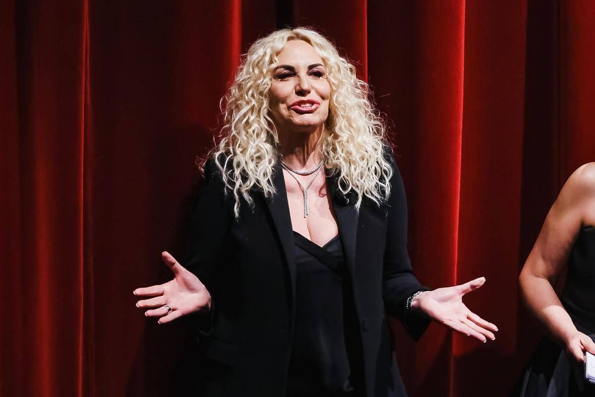 Antonella Clerici: "In menopausa è difficile perdere chili, ecco cosa mangio" - 