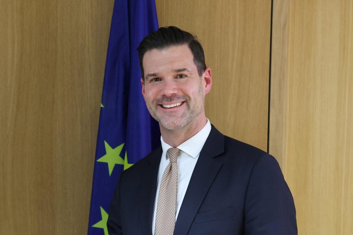 Scoperta shock in Svezia | Il ministro per l’immigrazione e un figlio neonazista: cosa non sappiamo sui nostri ragazzi? - 