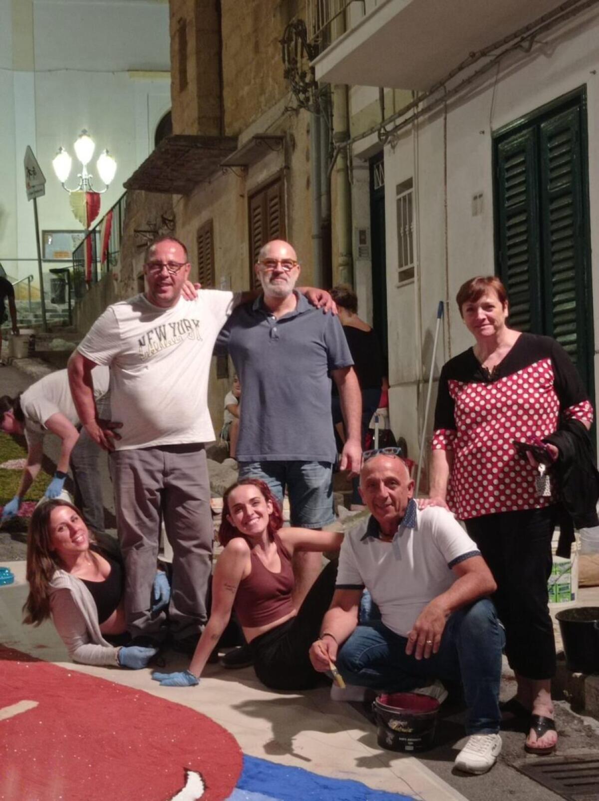 Un'opera d'arte realizzata con ingredienti insoliti | Scopri il messaggio potente dietro l'Infiorata dell'AVIS Sicilia! -