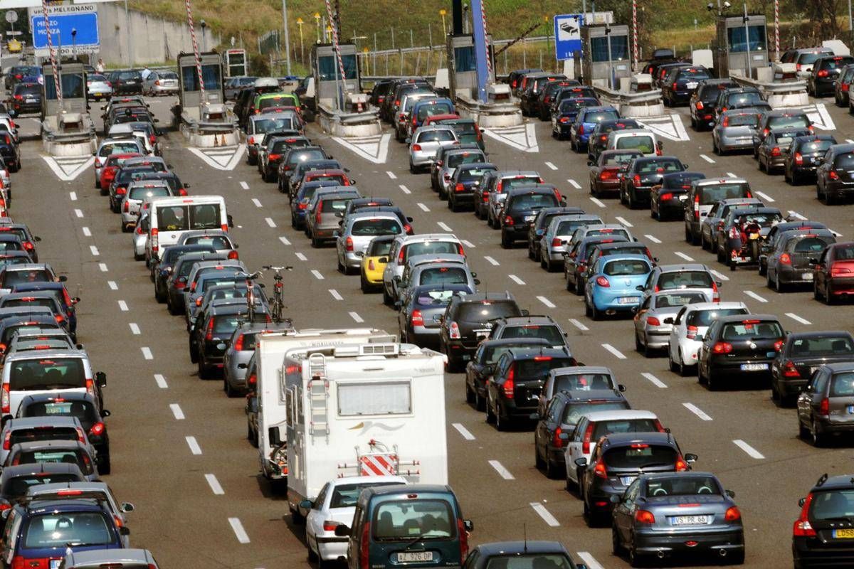 Primo weekend di esodo da bollino rosso, agosto in nero: ecco tutte le strade a rischio traffico - 