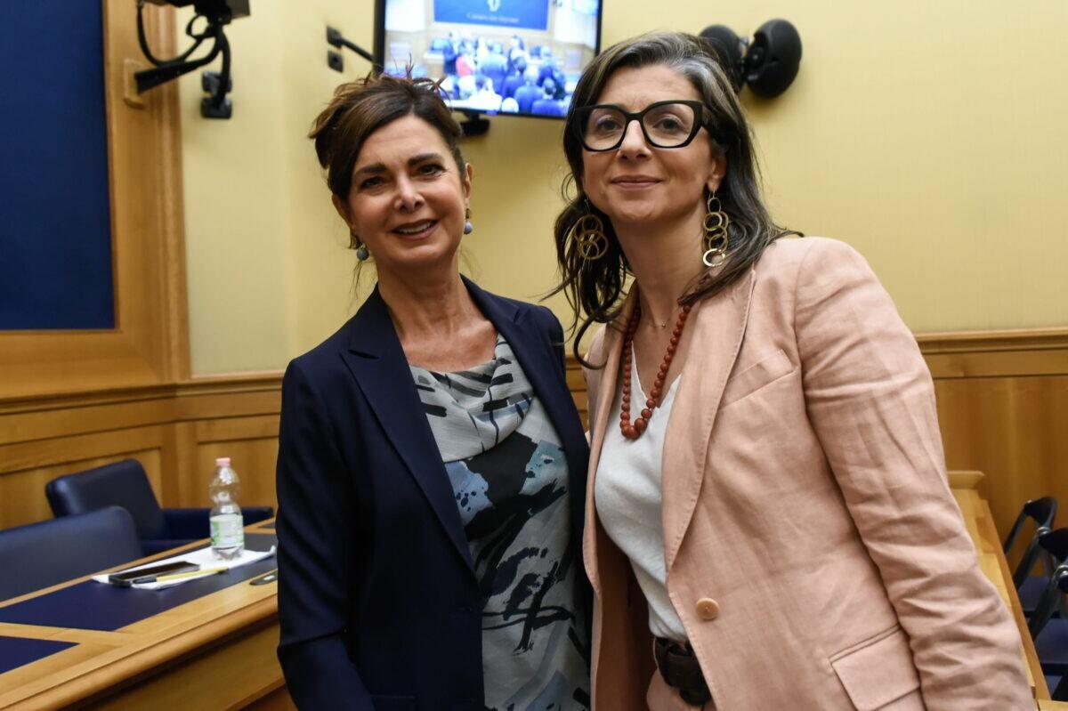Francesca Albanese acclamata all'estero | PerchĂŠ i leader italiani la ignorano? -