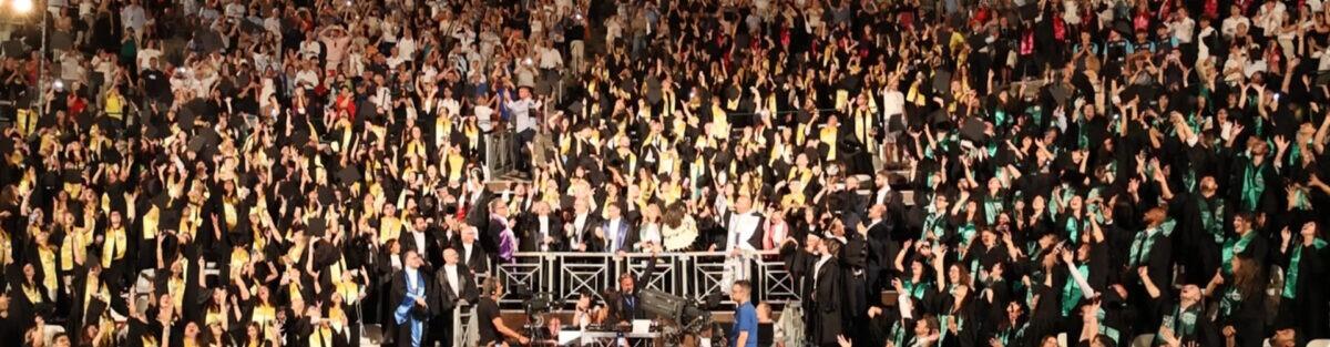700 neolaureati festeggiano al Teatro Antico di Taormina | Cosa rende l'Università di Messina un laboratorio di opportunità? -