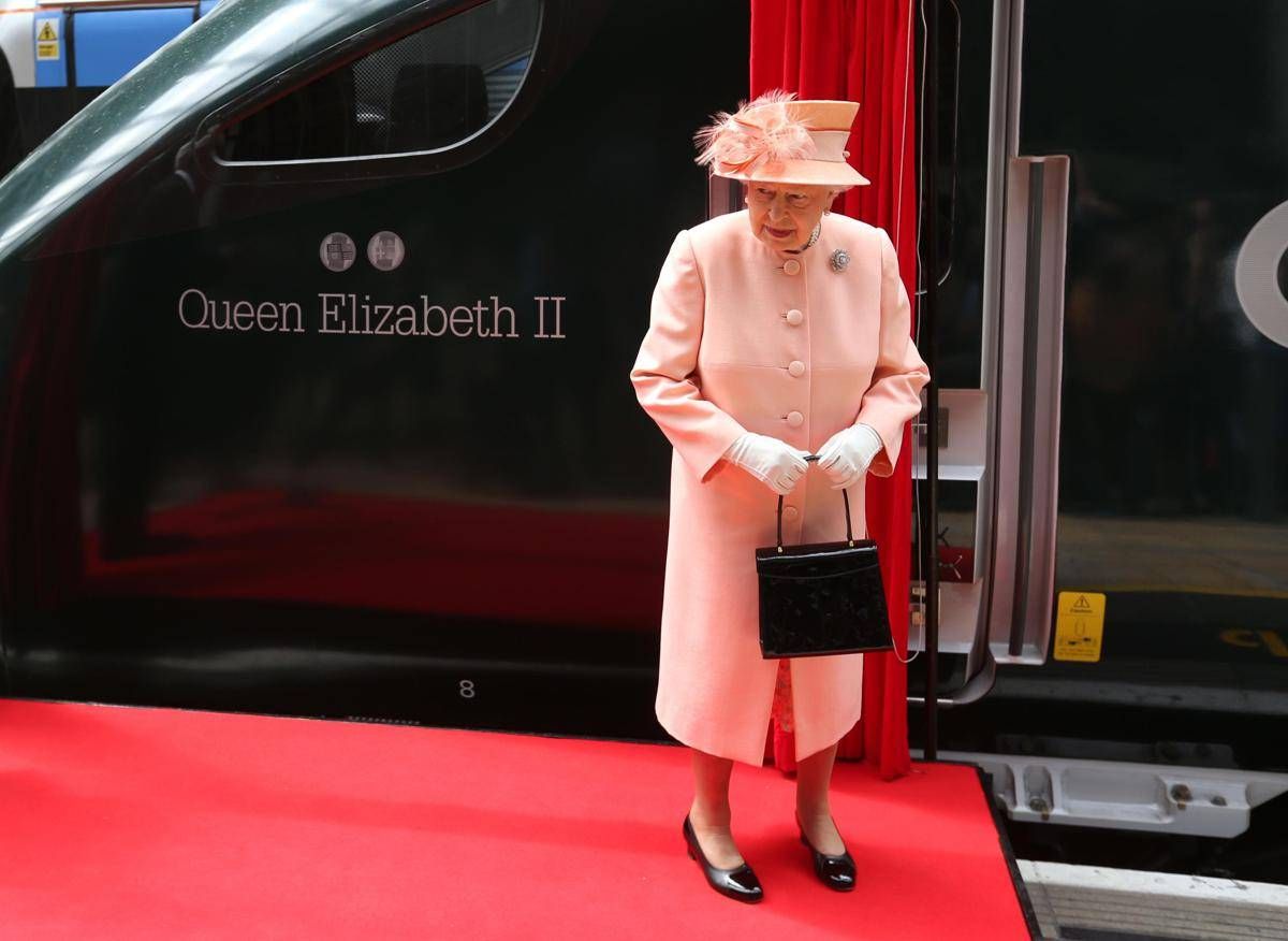 Addio al treno della regina Elisabetta, sarà dismesso nel 2027 - 