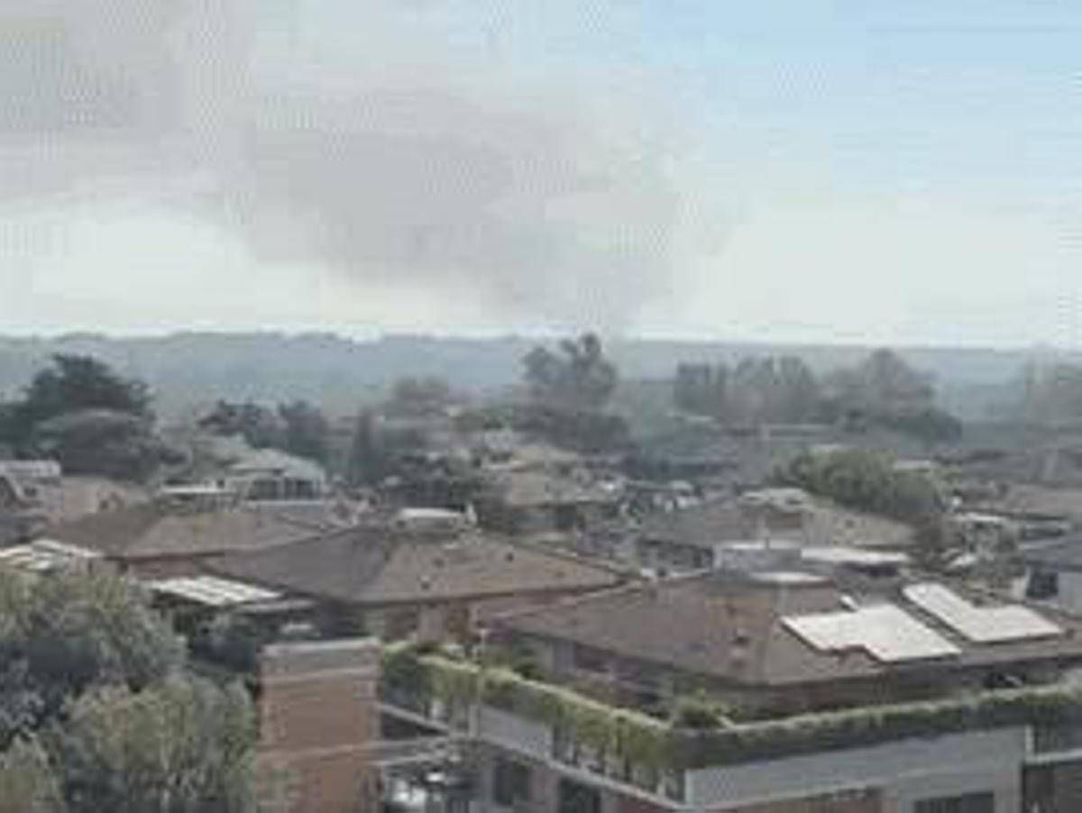 Paura a Roma, incendio a distributore di benzina: forte esplosione in zona Prenestina -