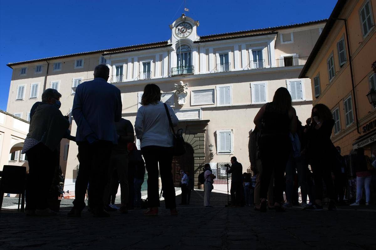 Papa a sorpresa a Castel Gandolfo, la trasferta di Leone "per esaminare lo stato dei lavori" - 