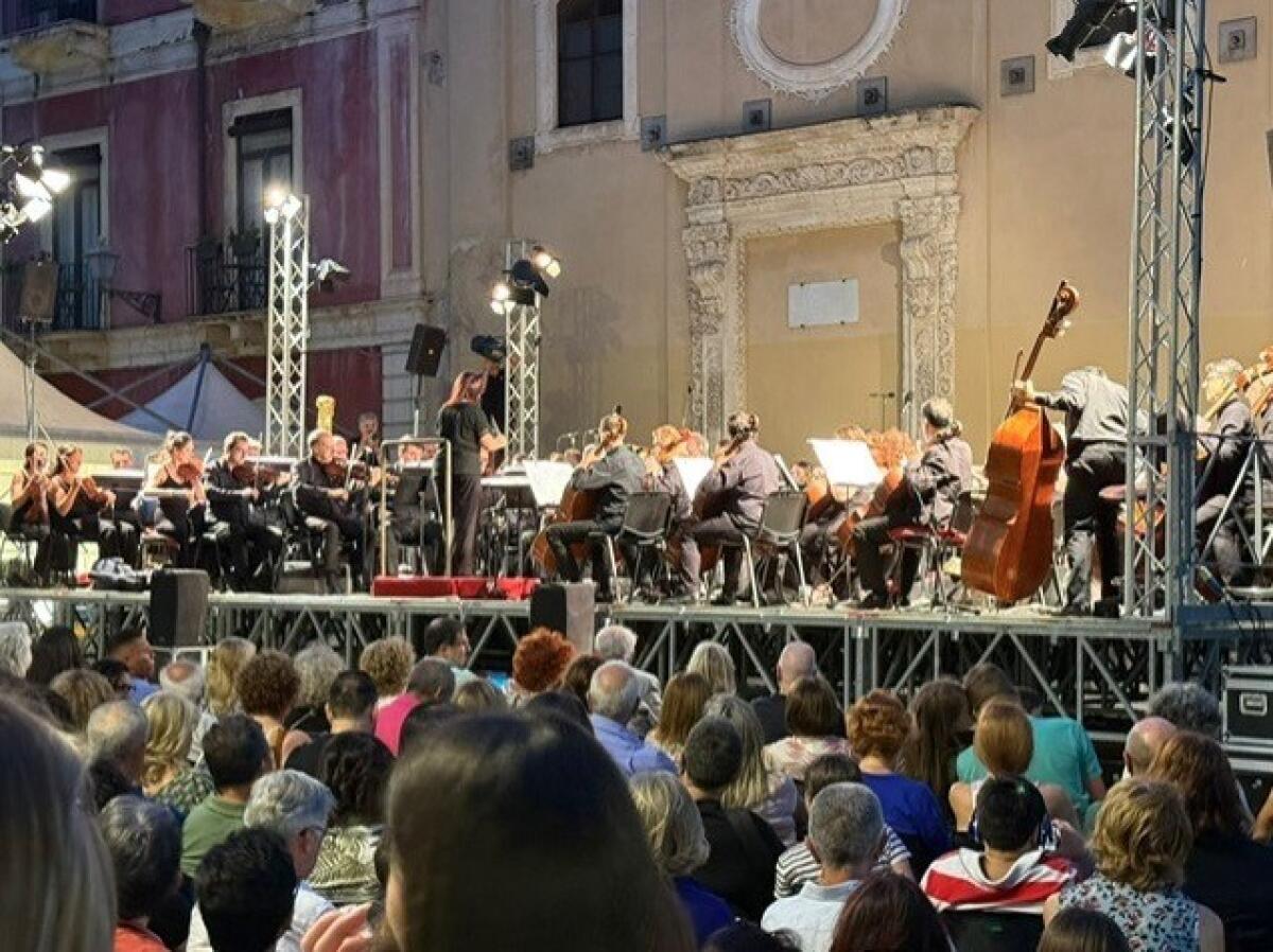 Musica e Cultura Rinascono in Piazza Federico II | Scopri Come il Comune di Catania Sta Cambiando il Volto della CittĂ ! -