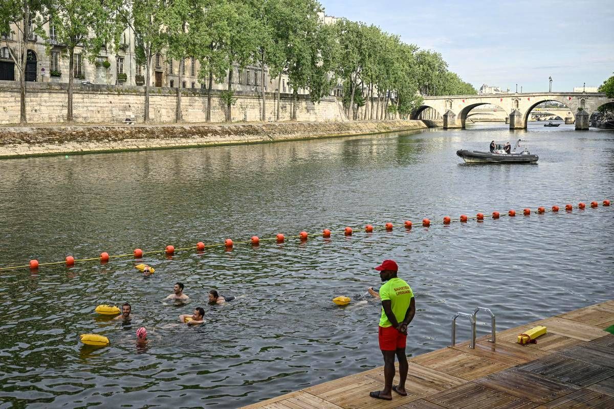 Francia, da oggi è possibile tuffarsi nella Senna a Parigi - 