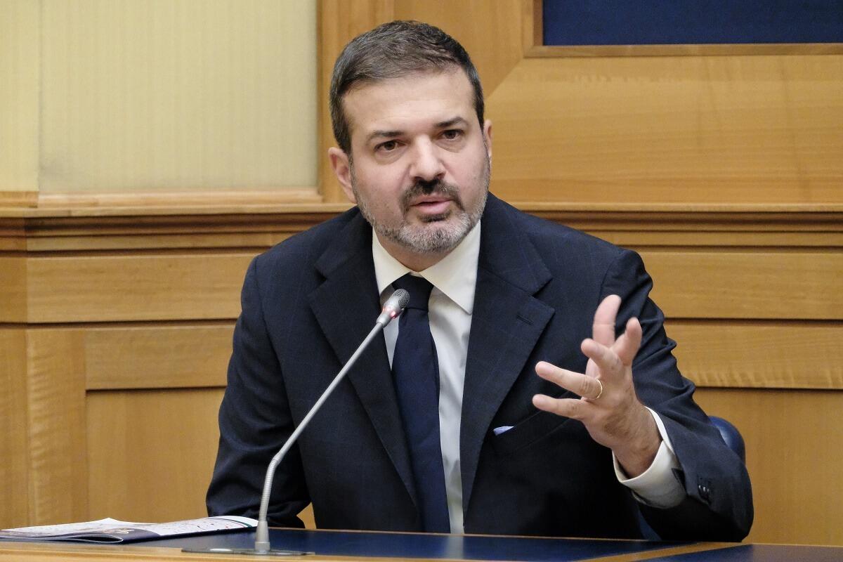 Stramaccioni salva due ragazze dall'annegamento | Ecco perché non vuole essere chiamato eroe! -