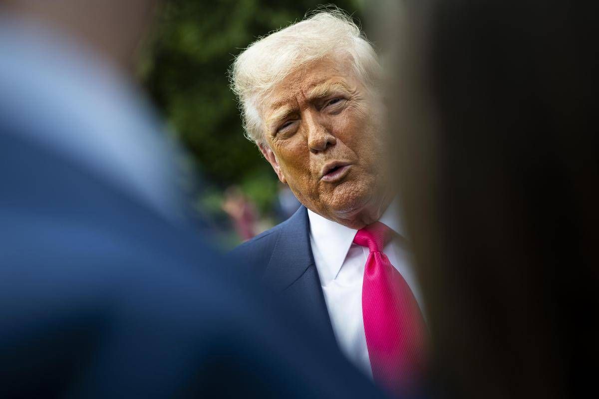 "Lettera oscena a Epstein", Trump fa causa a Murdoch e WSJ per 10 miliardi - 