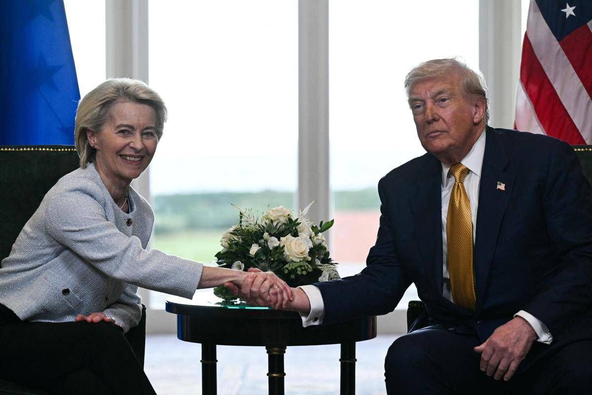 Dazi, accordo Trump-von der Leyen: "Tariffe al 15% per Ue" -