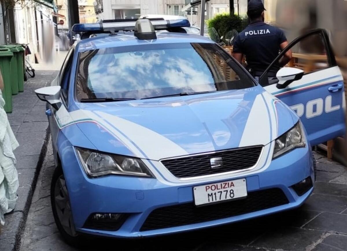 Rapina a Catania: la Polizia arresta un uomo armato di coltello e... un cane! | Come è possibile che accadano simili follie? -