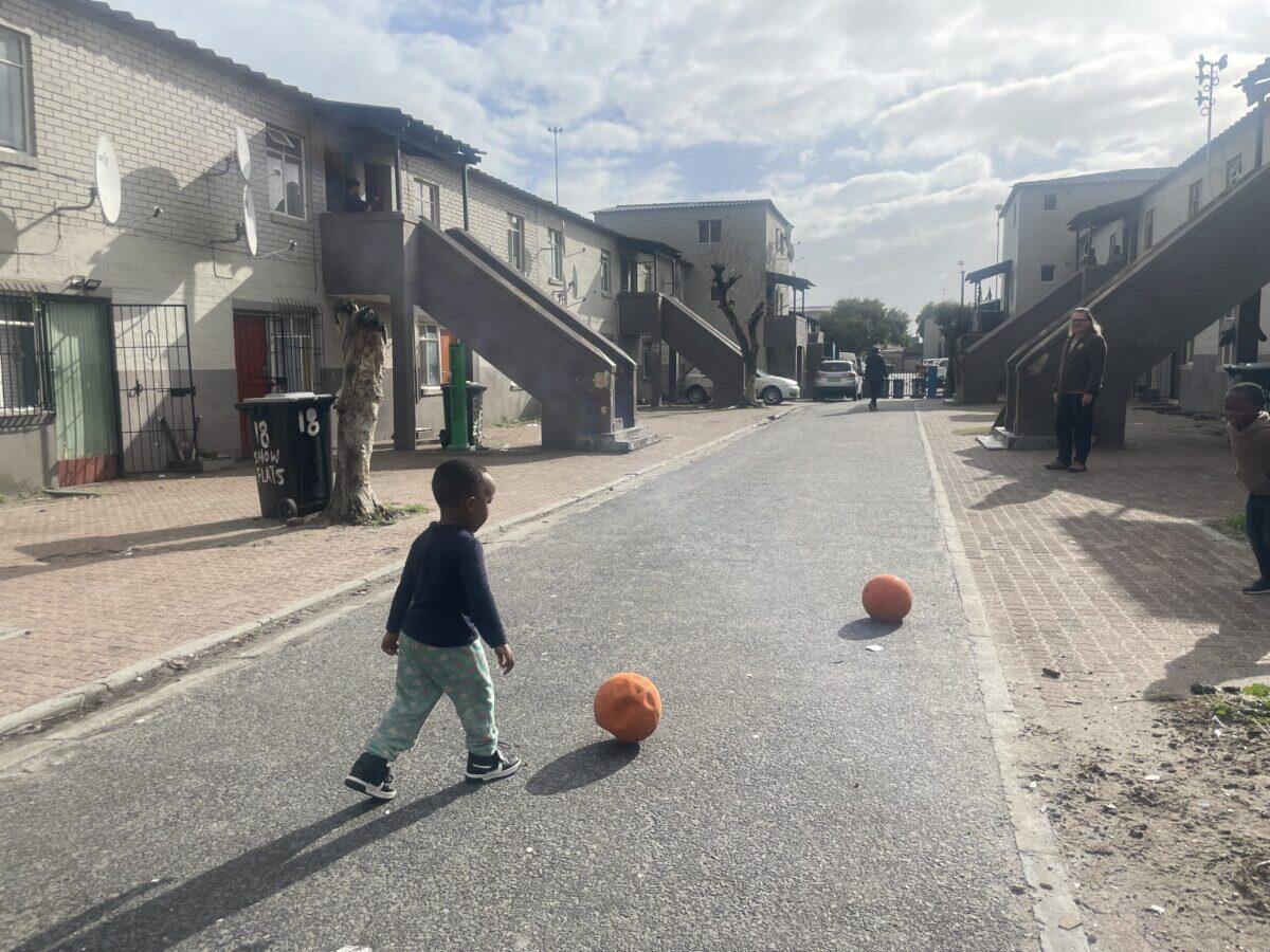 Il sogno di Nathi: 150 giovani calciatori in Sudafrica chiedono aiuto al Bologna | Riusciranno a battere la povertà sportiva? -