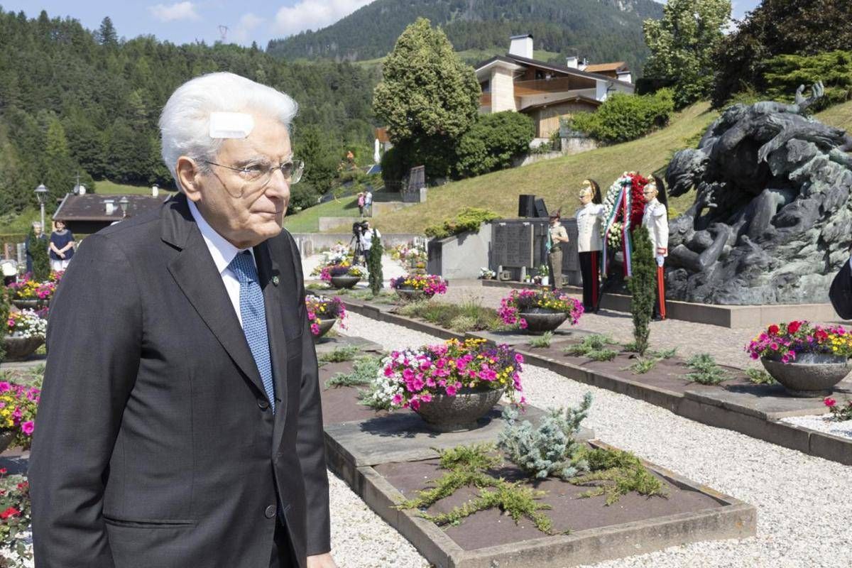 Mattarella: "Contro attese dell'umanità sparare su luoghi di preghiera e dove si distribuisce acqua" - 