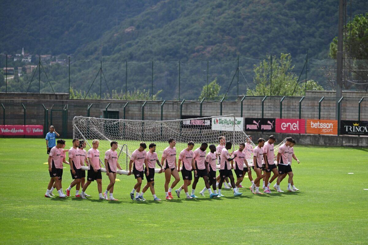 Palermo FC sorprende con una lista di numeri di maglia inaspettata | Scopri perché i tifosi sono divisi! - 