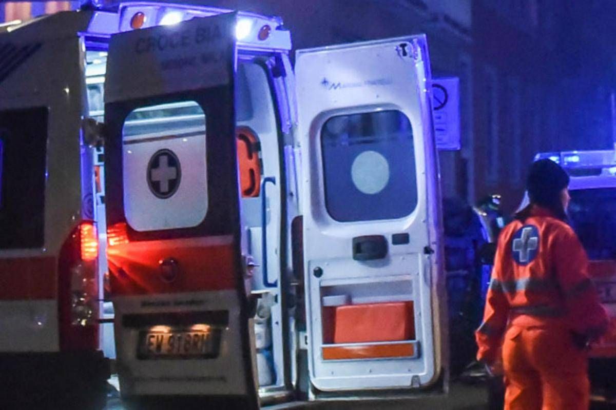 Rissa tra giovani finisce nel sangue, morto 26enne a Caserta: fermati padre e figlio -
