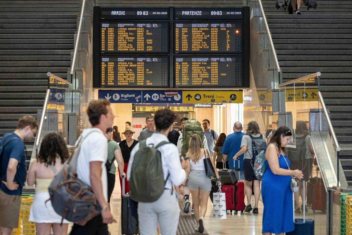 Sciopero, anche oggi stop dei treni: orari, fasce garantite e rimborsi - 