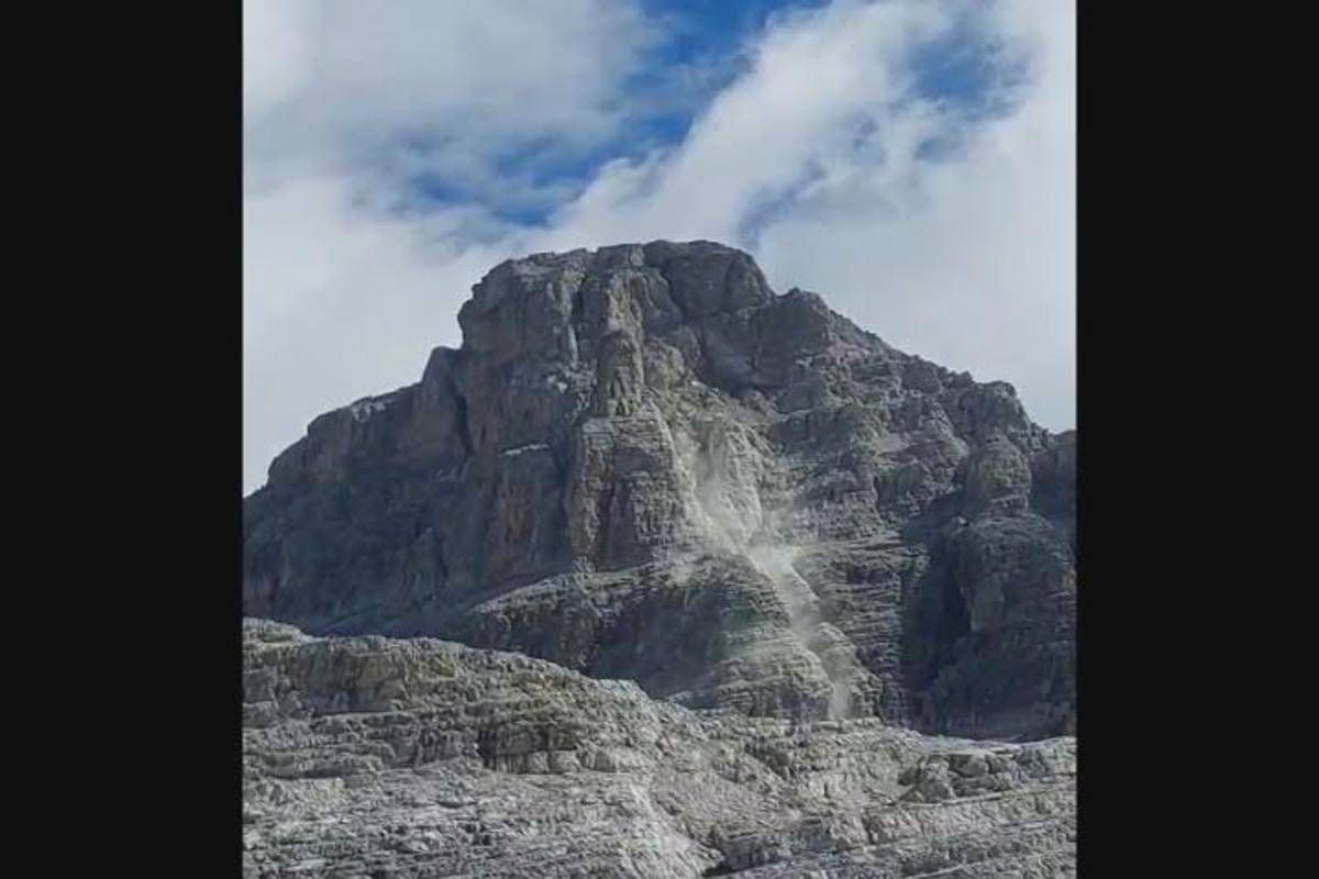 Dolomiti, la Cima Falkner si sgretola: chiusi sentieri e vie alpinistiche -