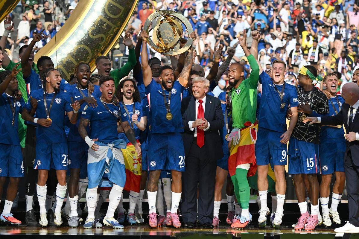 Trump alla premiazione del Mondiale per Club, il figlio: "Per loro era un onore" -