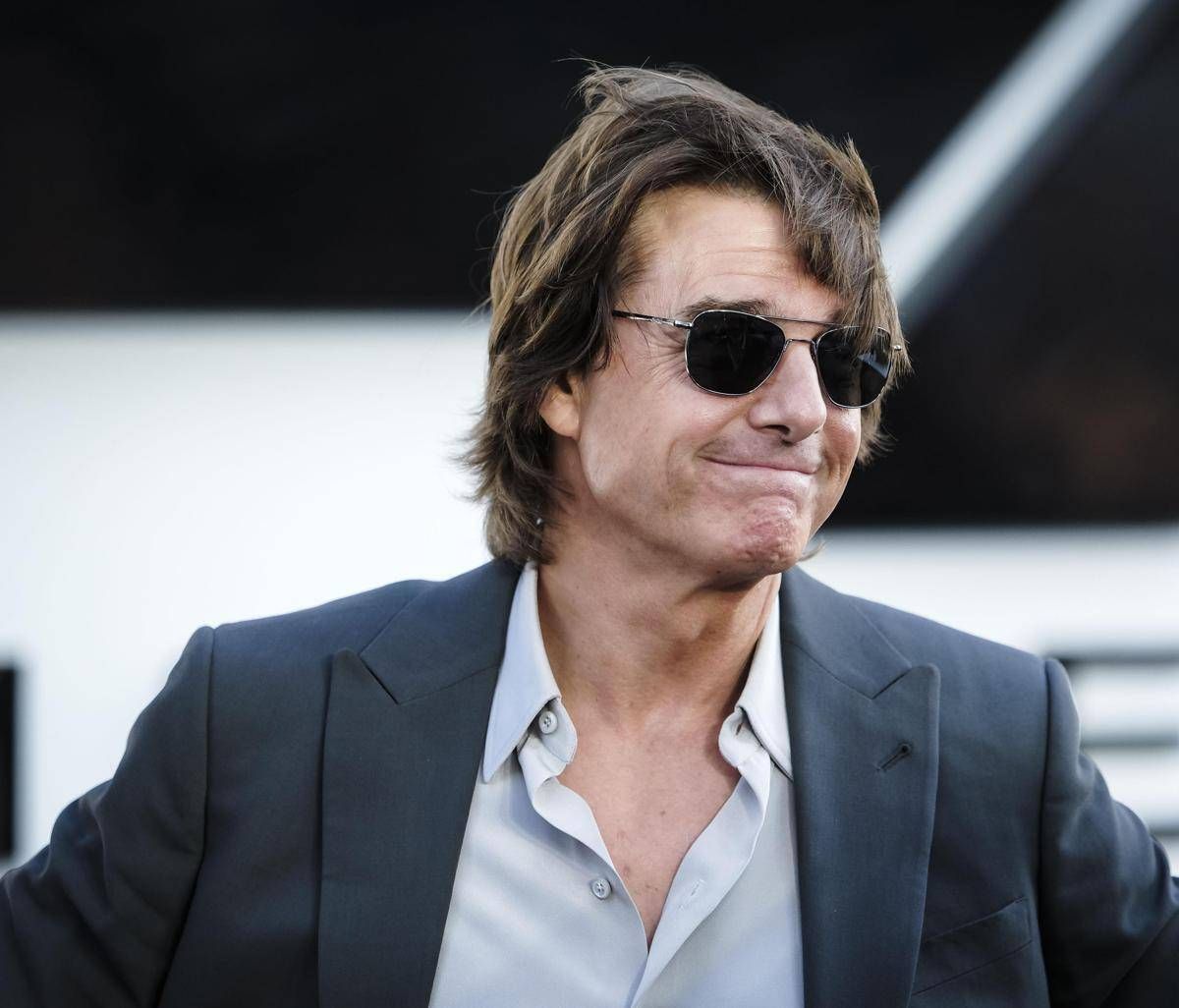 Tom Cruise e Ana de Armas insieme, 'beccati' mano nella mano -