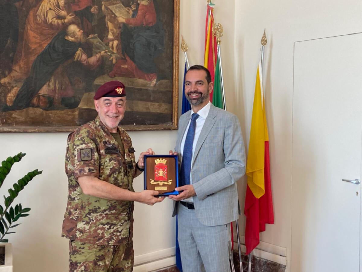 Incontro Storico al Comune di Messina | La Brigata "Aosta" Rivela il Lato Sconosciuto della Sicurezza Cittadina! -