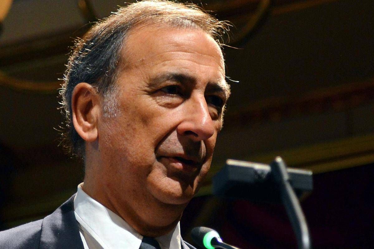 Inchiesta urbanistica Milano, Sala vestito da carcerato in post consigliere comunale Fratelli d'Italia - 