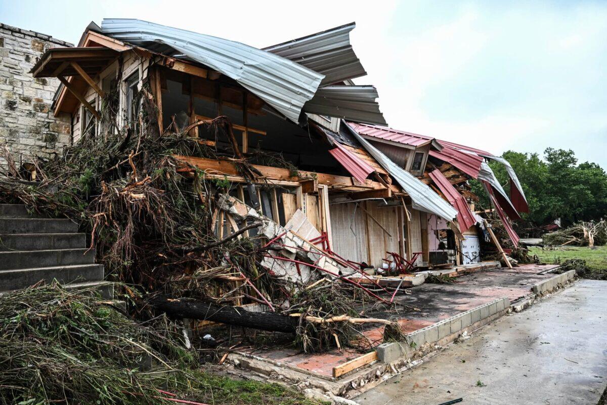 Terribile alluvione in Texas | Perché 27 ragazze risultano ancora disperse? -