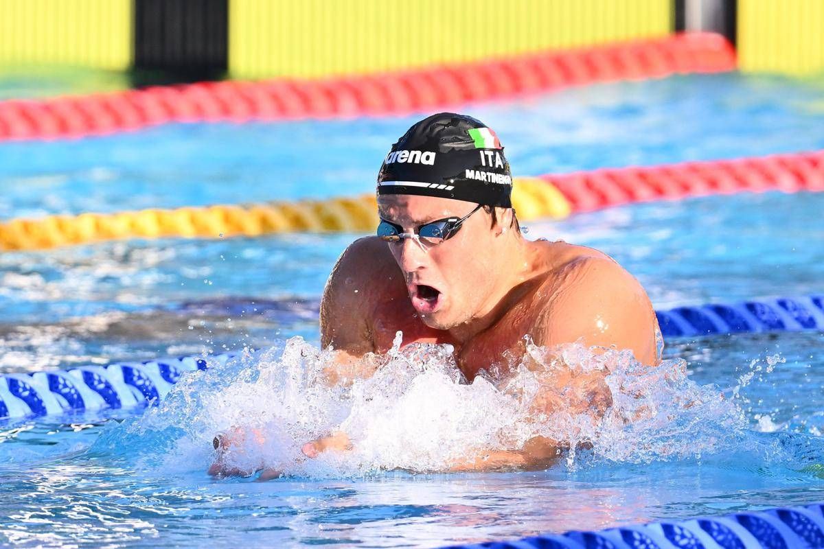 Mondiali nuoto, avanzano Martinenghi e Razzetti. Attesa per le finali di Ceccon e Quadarella -