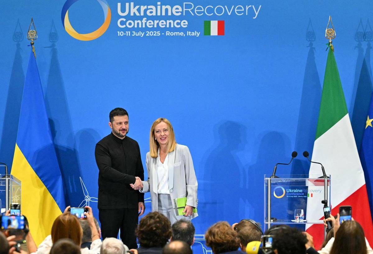 Meloni: "Ricostruzione Ucraina come Italia del boom". Appello ai Volenterosi: "Occidente sia unito" - 
