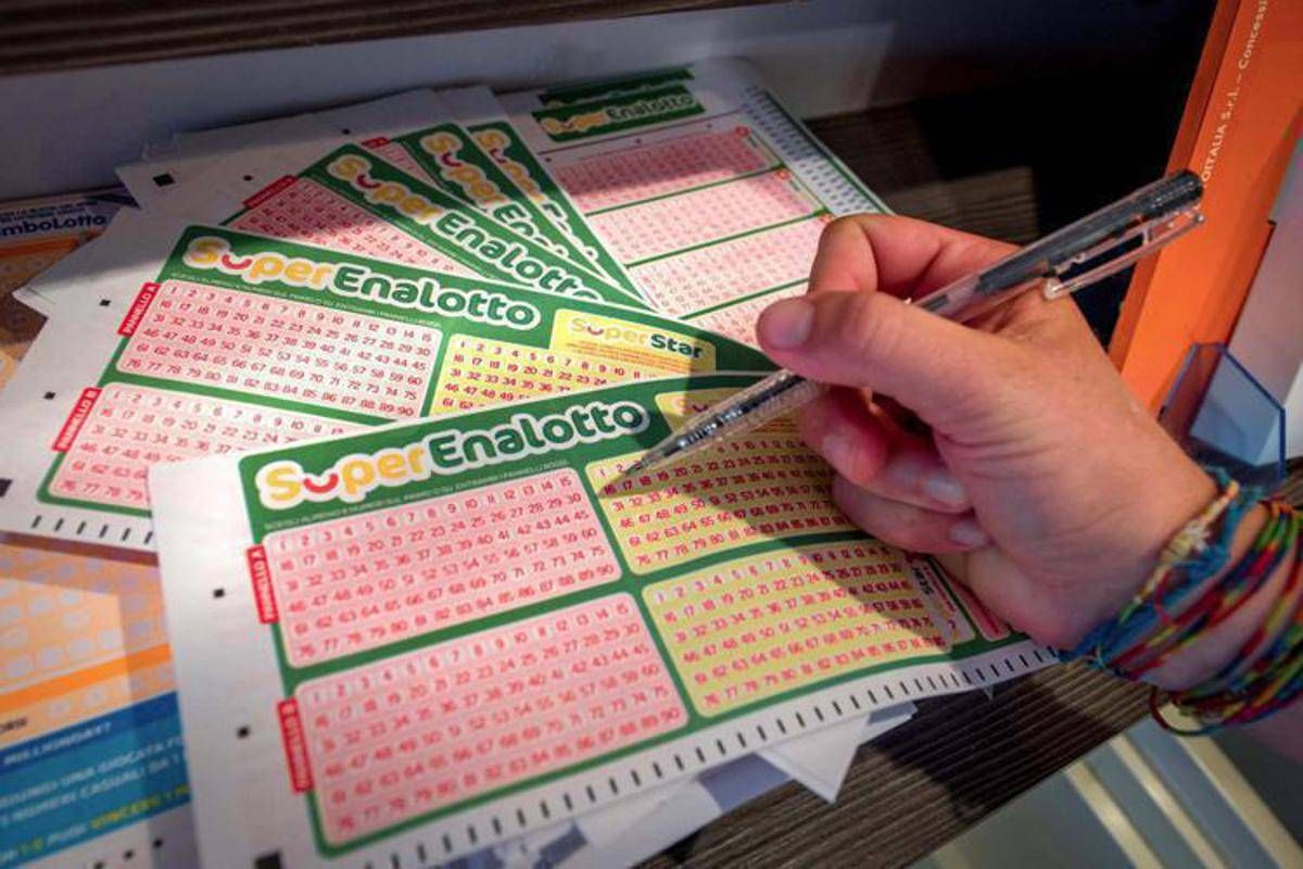 Superenalotto, numeri combinazione vincente oggi 8 luglio - 