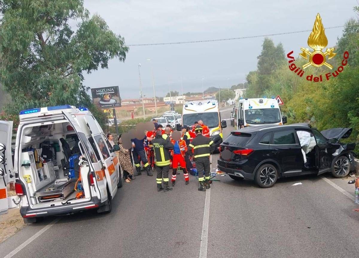 Scontro frontale tra due auto ad Arzachena, morti due ventenni: tre feriti, uno è grave - 