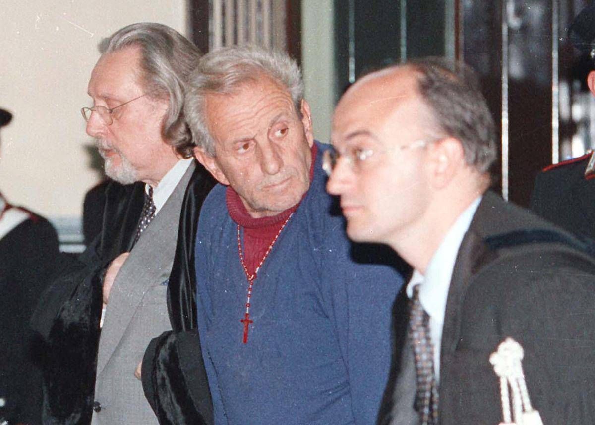 Mostro Firenze, rigettata richiesta revisione condanna all’ergastolo per Mario Vanni -
