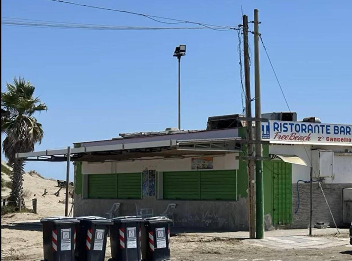 Ai Cancelli di Ostia chioschi e bagni ancora chiusi e zero bagnini - 